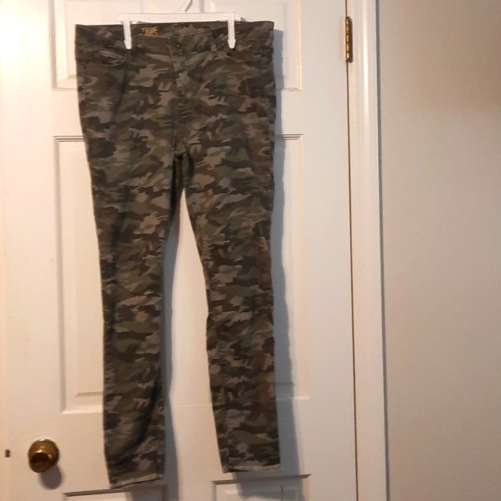 True Craft Mid Rise Camo Jean's